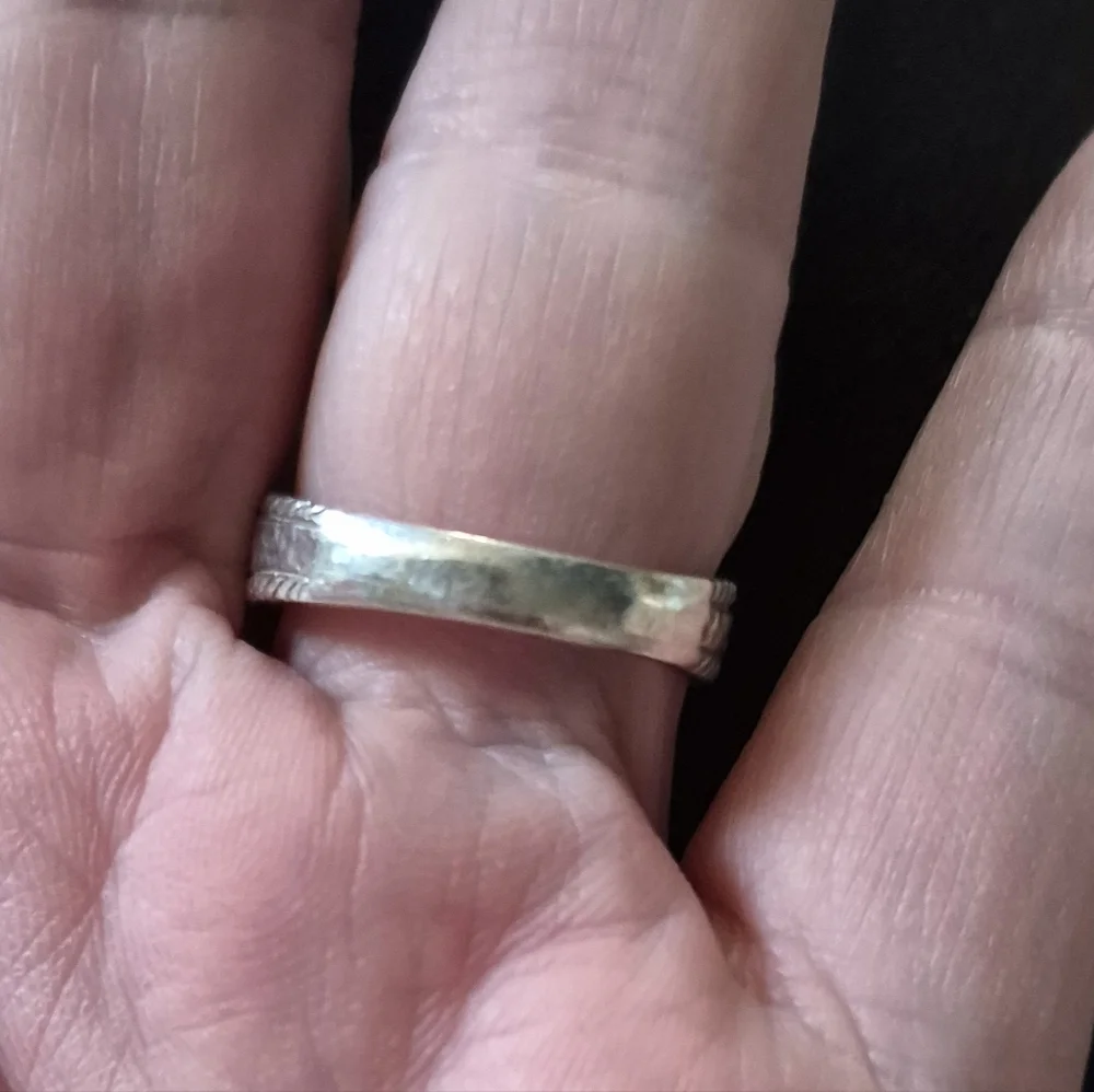 Elegant Silver Ring Size 9